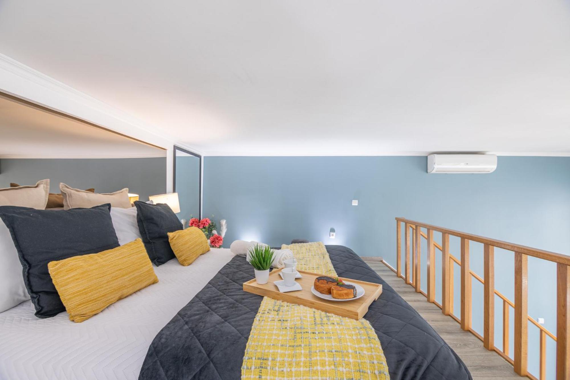 Deluxe Spacious Flats W Mezzanine By Host Wise Apartment Porto Bagian luar foto