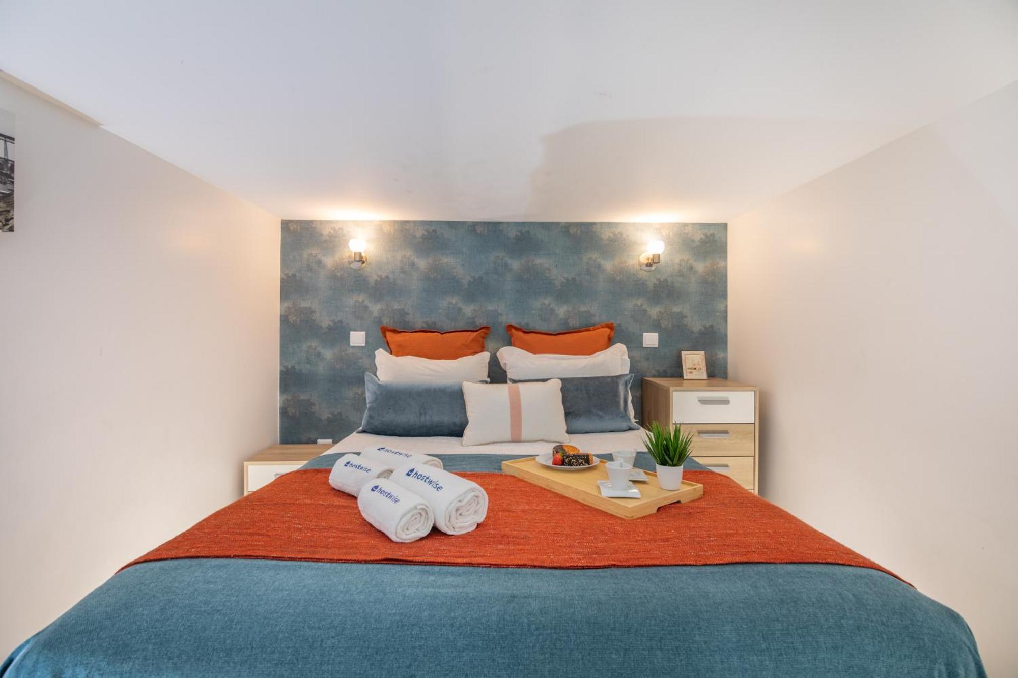 Deluxe Spacious Flats W Mezzanine By Host Wise Apartment Porto Bagian luar foto
