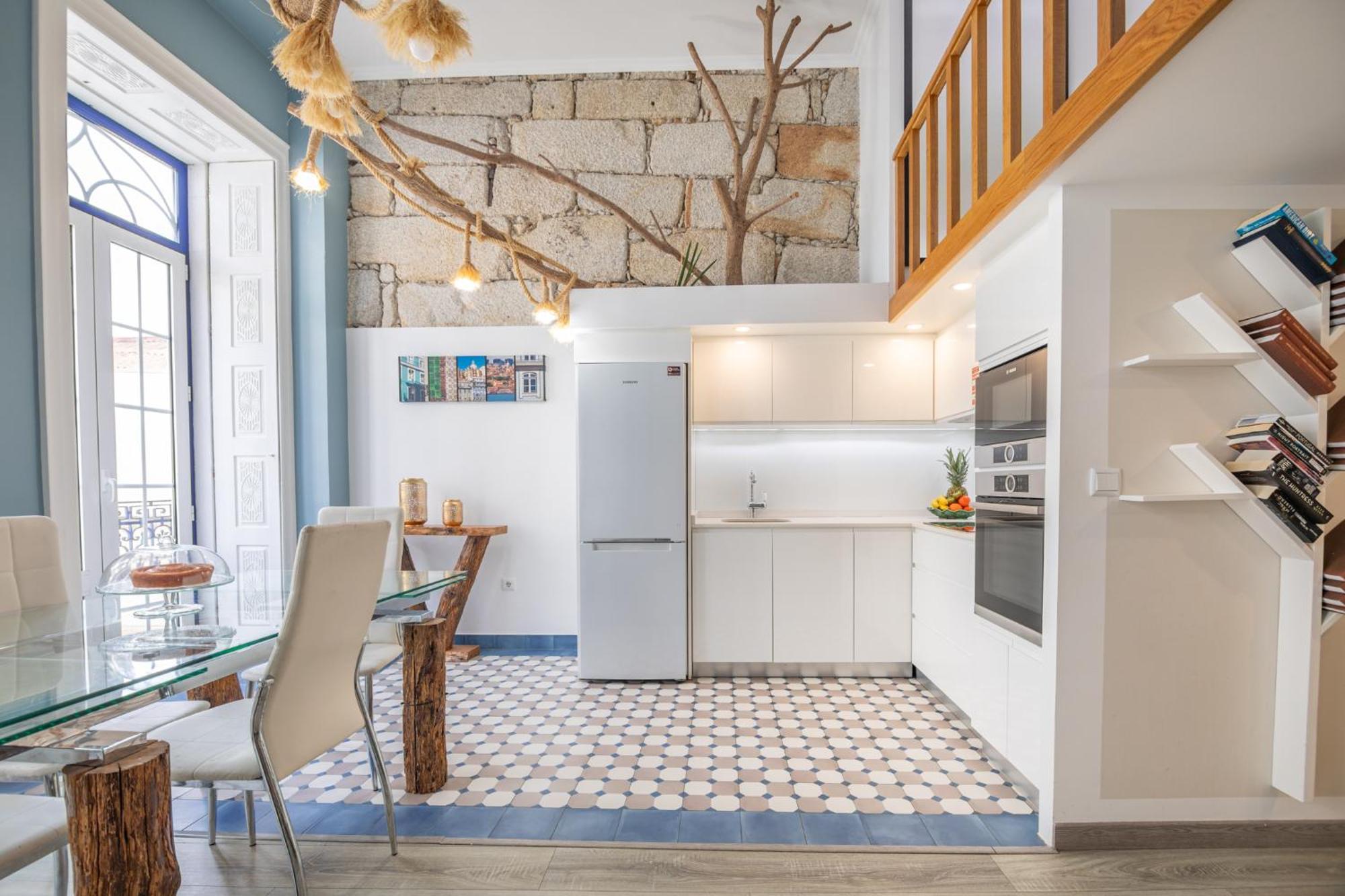 Deluxe Spacious Flats W Mezzanine By Host Wise Apartment Porto Bagian luar foto