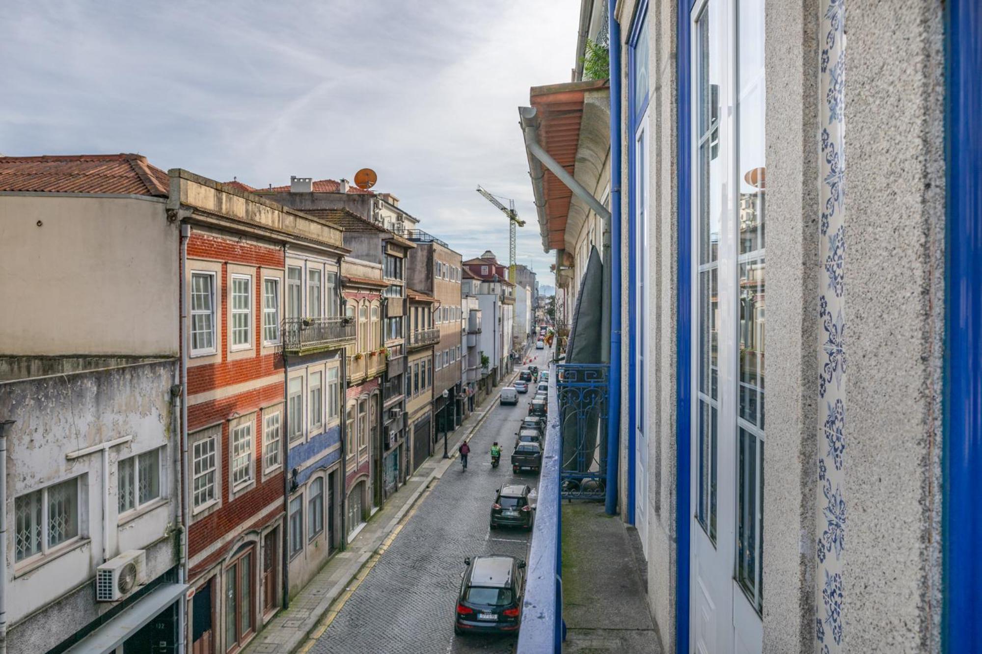 Deluxe Spacious Flats W Mezzanine By Host Wise Apartment Porto Bagian luar foto