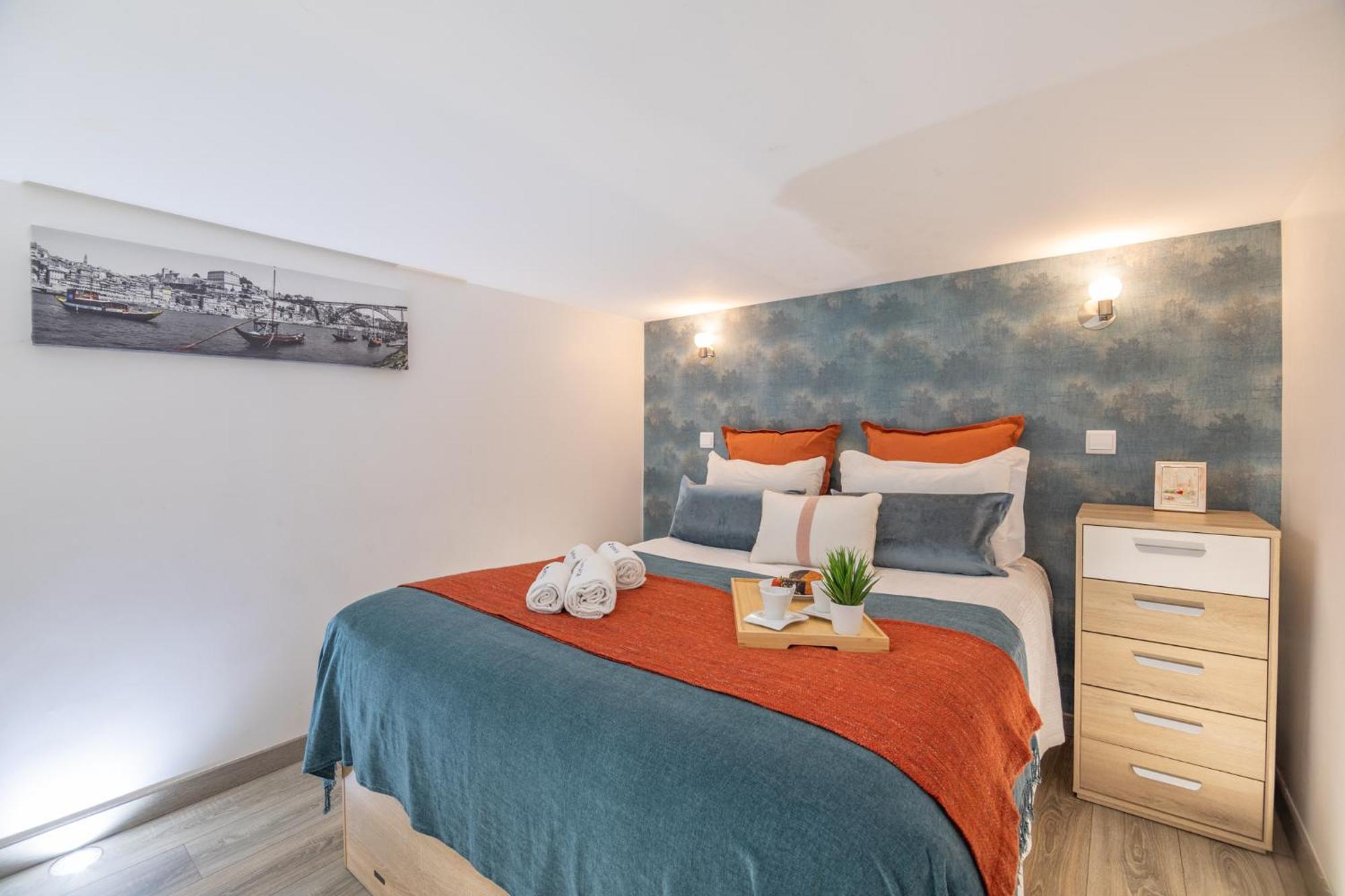 Deluxe Spacious Flats W Mezzanine By Host Wise Apartment Porto Bagian luar foto