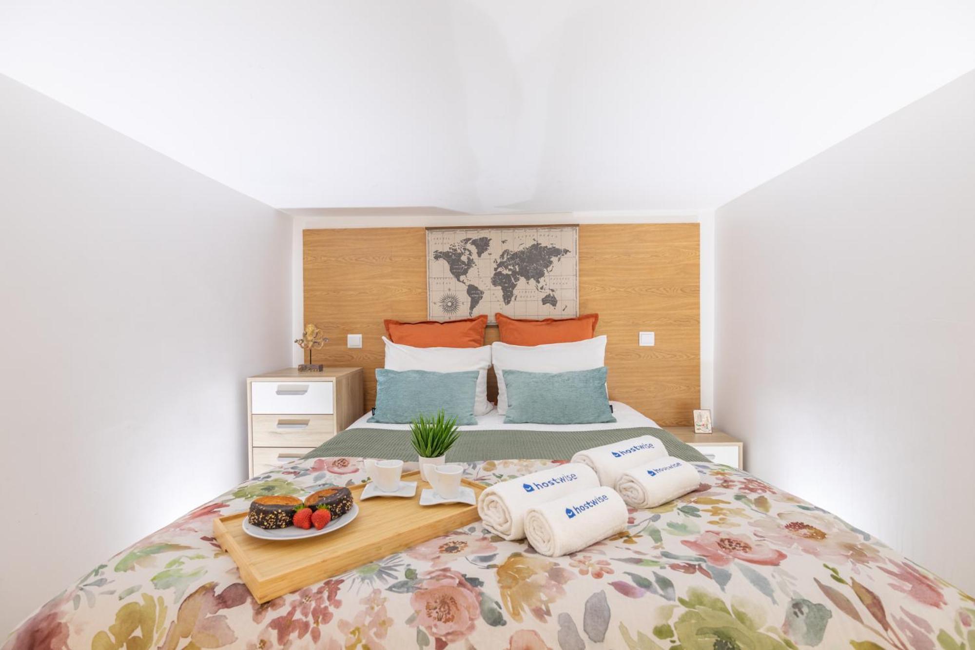 Deluxe Spacious Flats W Mezzanine By Host Wise Apartment Porto Bagian luar foto