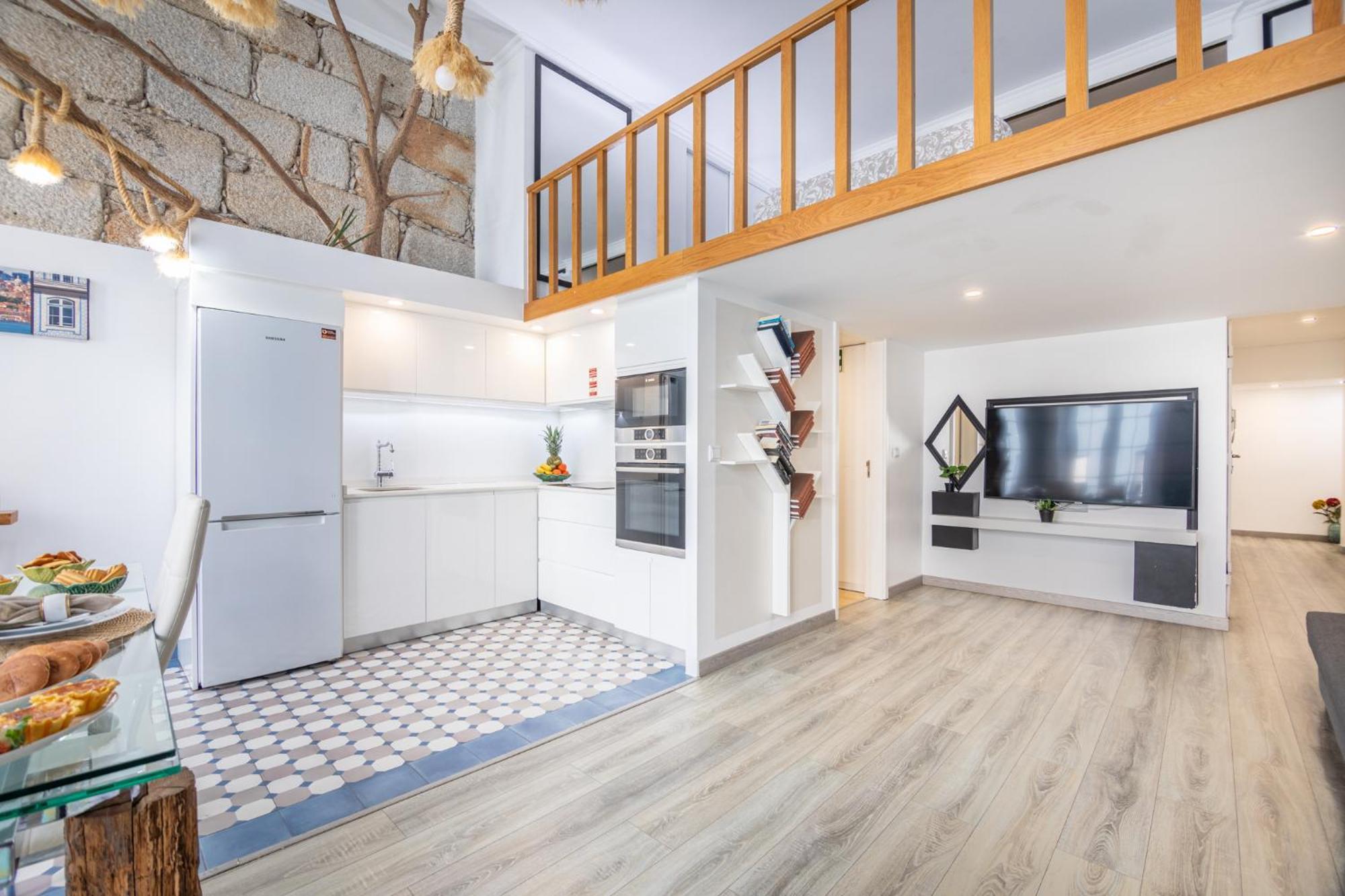 Deluxe Spacious Flats W Mezzanine By Host Wise Apartment Porto Bagian luar foto