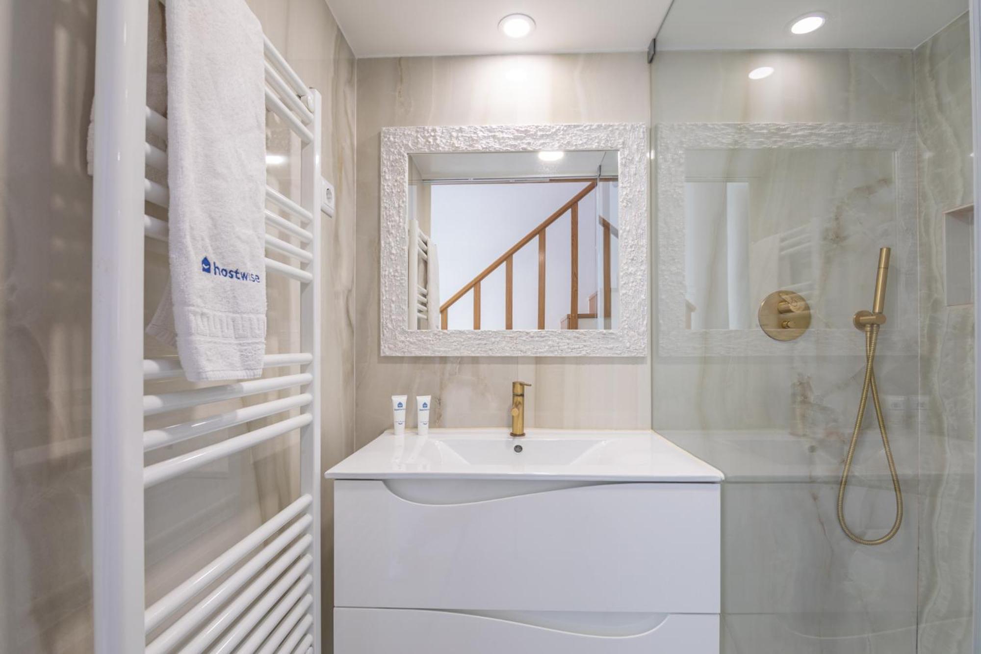 Deluxe Spacious Flats W Mezzanine By Host Wise Apartment Porto Ruang foto