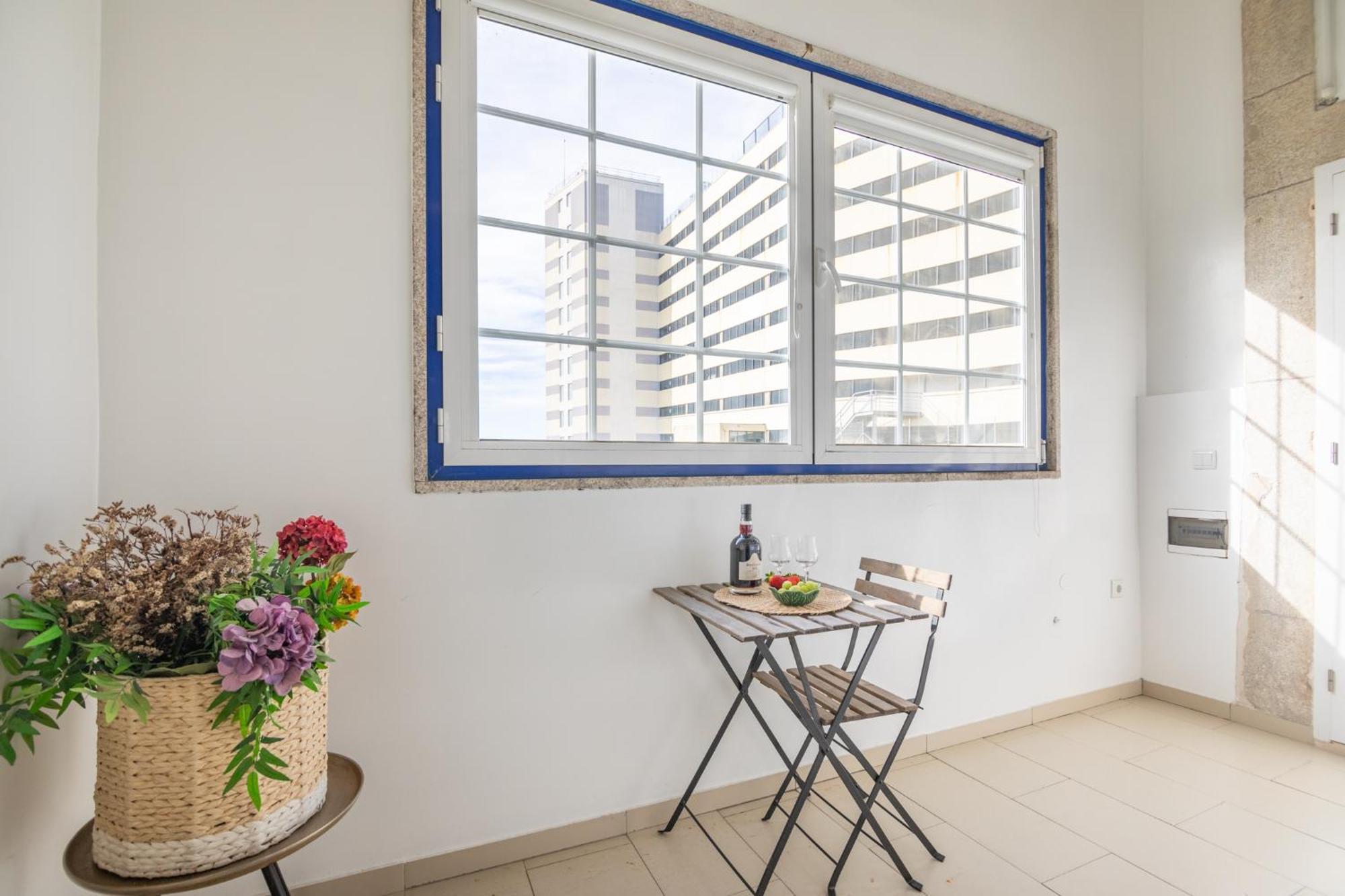 Deluxe Spacious Flats W Mezzanine By Host Wise Apartment Porto Ruang foto
