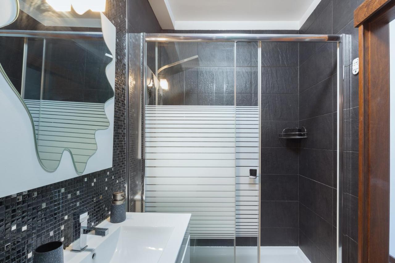 Deluxe Spacious Flats W Mezzanine By Host Wise Apartment Porto Bagian luar foto
