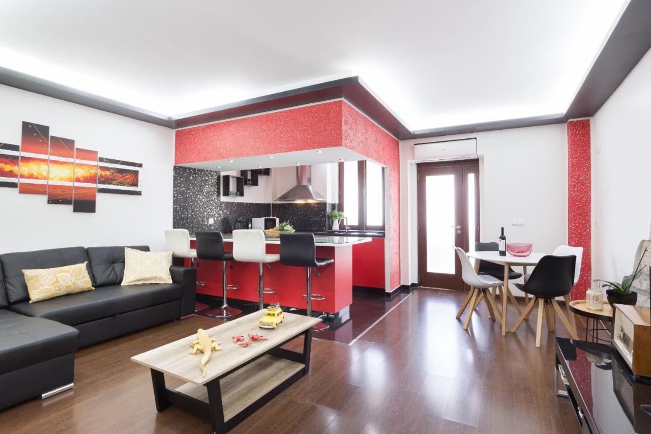Deluxe Spacious Flats W Mezzanine By Host Wise Apartment Porto Bagian luar foto