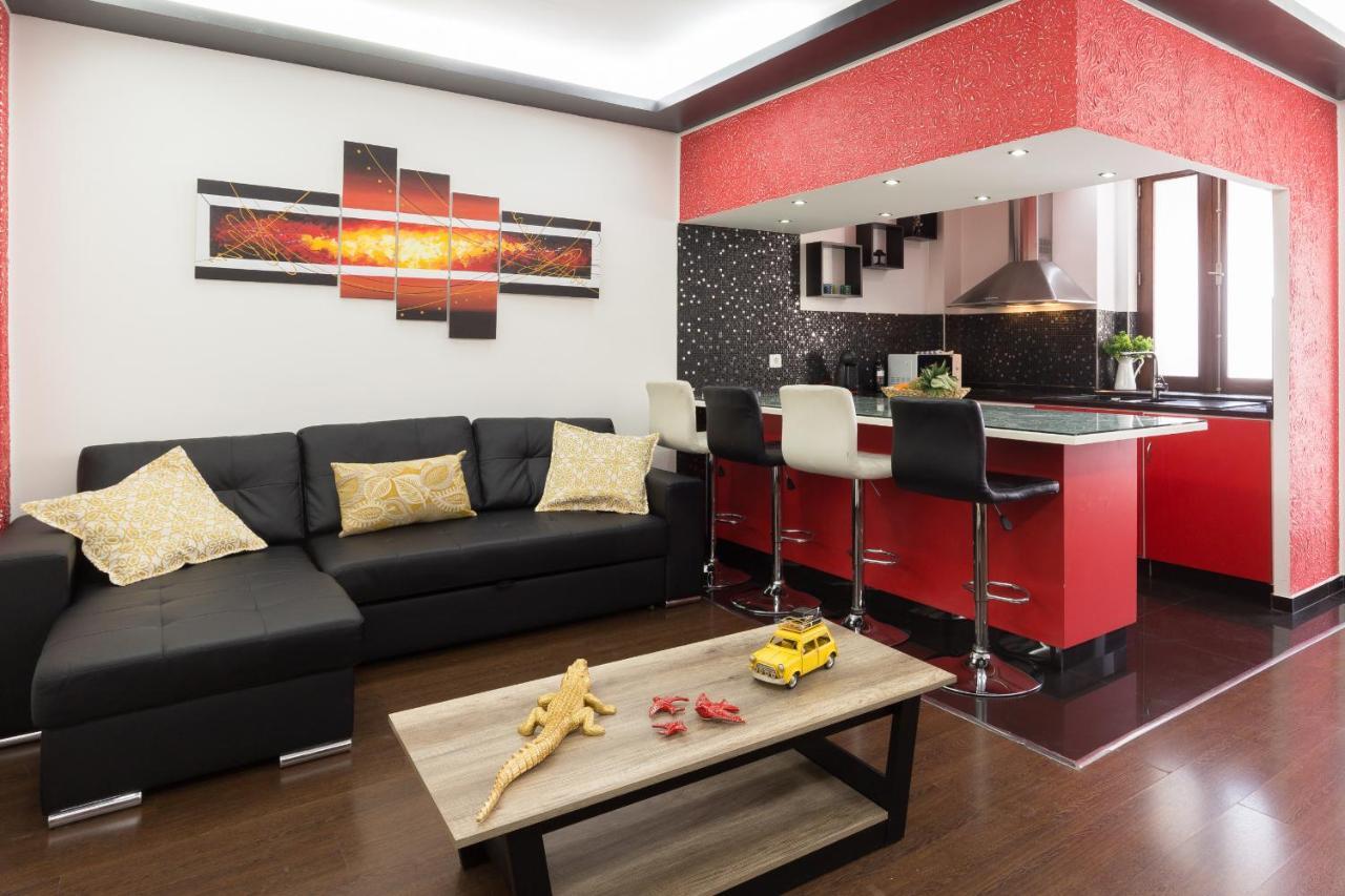 Deluxe Spacious Flats W Mezzanine By Host Wise Apartment Porto Bagian luar foto